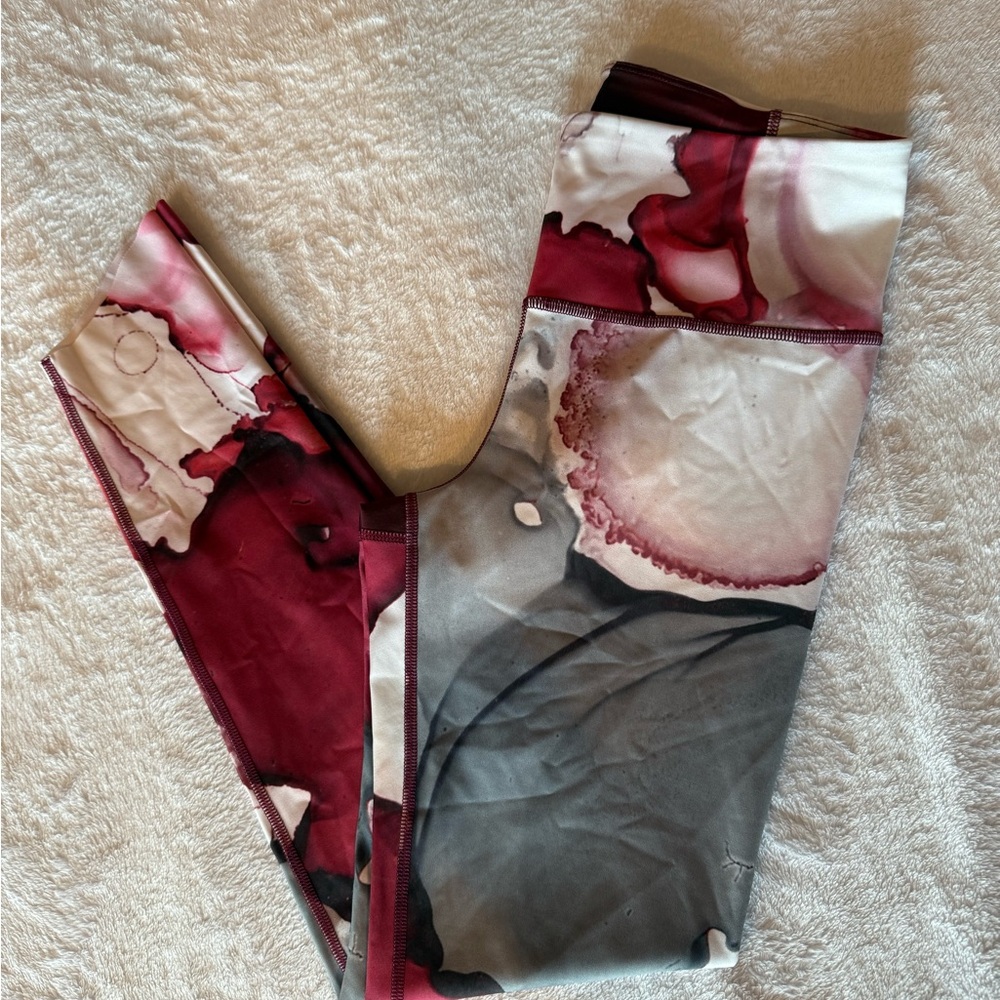 Under Armour Maroon and Cream Yoga Ankle Leggings NEW WITHOUT TAGS